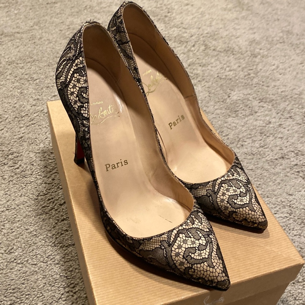 Christian Louboutin black/crepe lace pumps